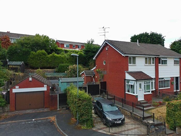 3 Bedroom Semi-Detached House For Sale In Chetwyn Avenue, Royton, OL2