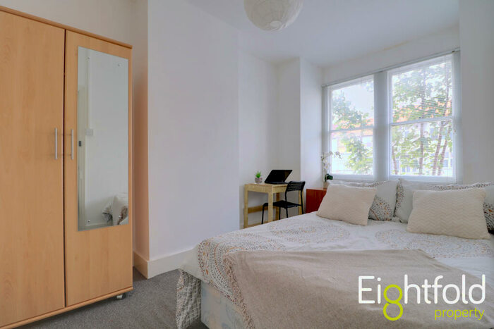 3 Bedroom Flat To Rent In Payne Terrace, Brighton, BN1