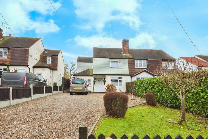 3 Bedroom Semi-Detached House For Sale In St Swithins Cottages, Howe Green, Chelmsford, CM2