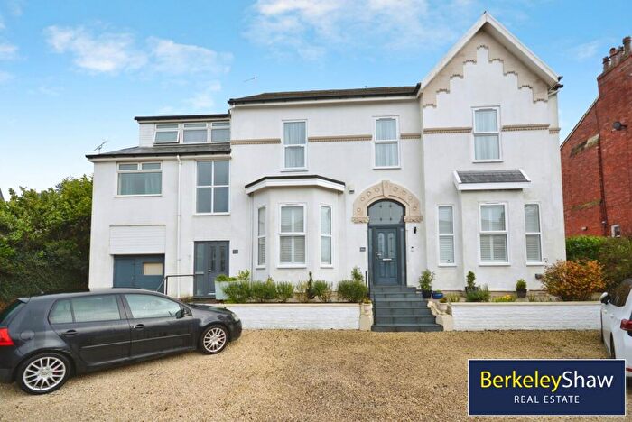 2 Bedroom Maisonette For Sale In Crescent Road, Southport, PR8