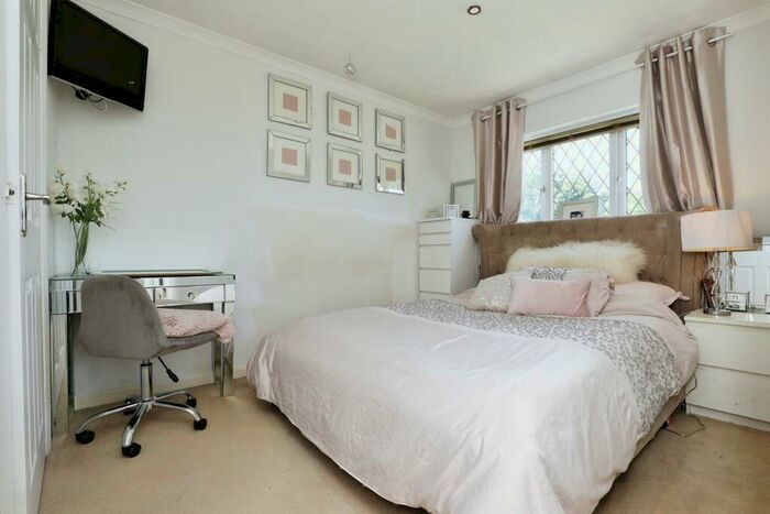 3 Bedroom Terraced House For Sale In St. Annes Way, Worksop, S80