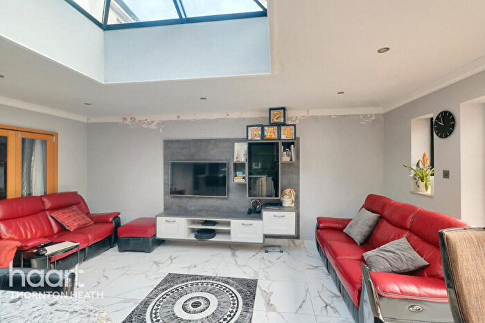 5 Bedroom Semi-Detached House For Sale In Dunheved Road South, Thornton Heath, CR7