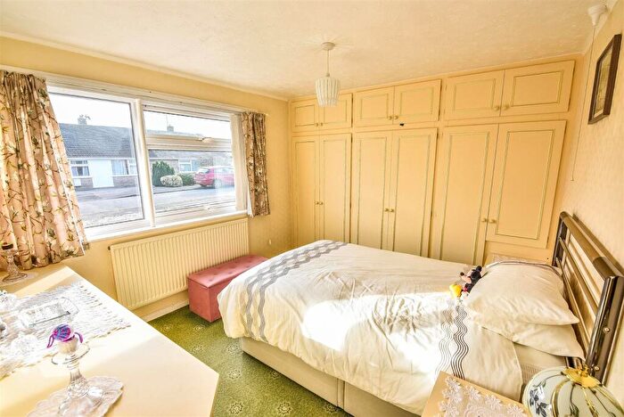2 Bedroom Bungalow For Sale In Stonelea, Dursley, GL11
