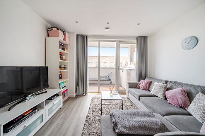 1 Bedroom Flat For Sale In Wiltshire House, Acton, London, W3