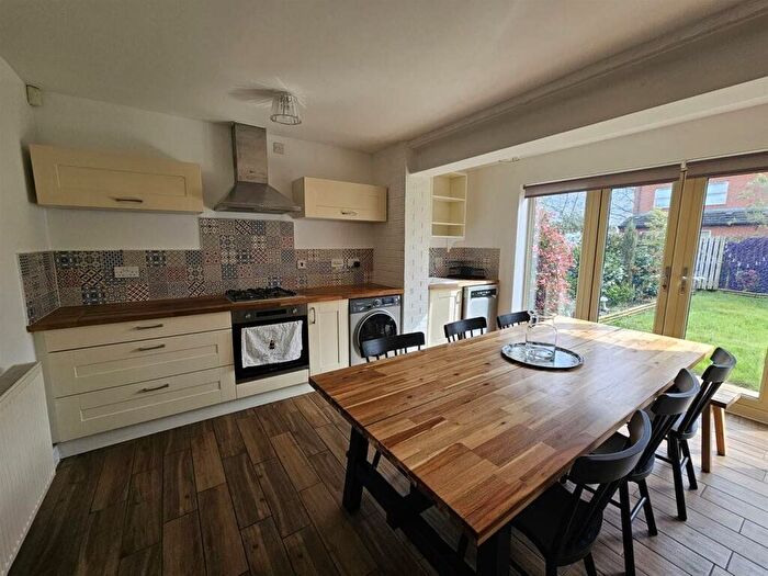 4 Bedroom Semi-Detached House To Rent In Lido Close, Nottingham, Nottinghamshire, NG6