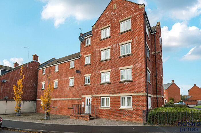 2 Bedroom Flat For Sale In Havisham Drive, Haydon End, Swindon, SN25