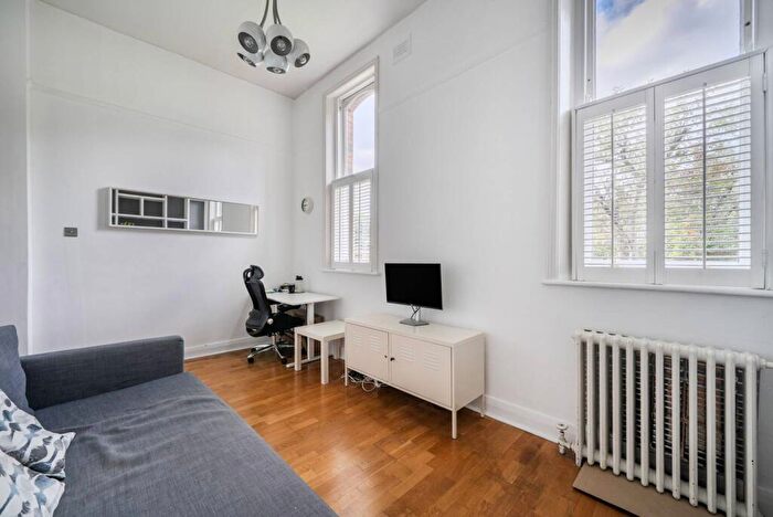 1 Bedroom Flat For Sale In Mapesbury Road, Mapesbury Estate, London, NW2