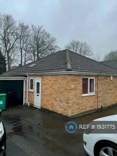 3 Bedroom Bungalow To Rent In Yalding Drive, Nottingham, NG8