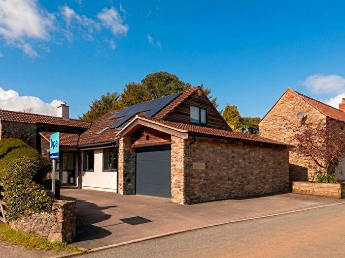 5 Bedroom Detached House For Sale In The Street, Bristol, BS40