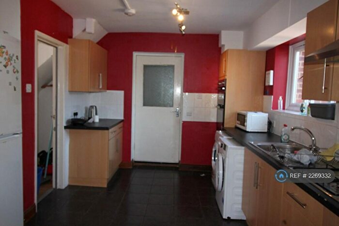 6 Bedroom Semi-Detached House To Rent In Maytree Close, Guildford, GU1