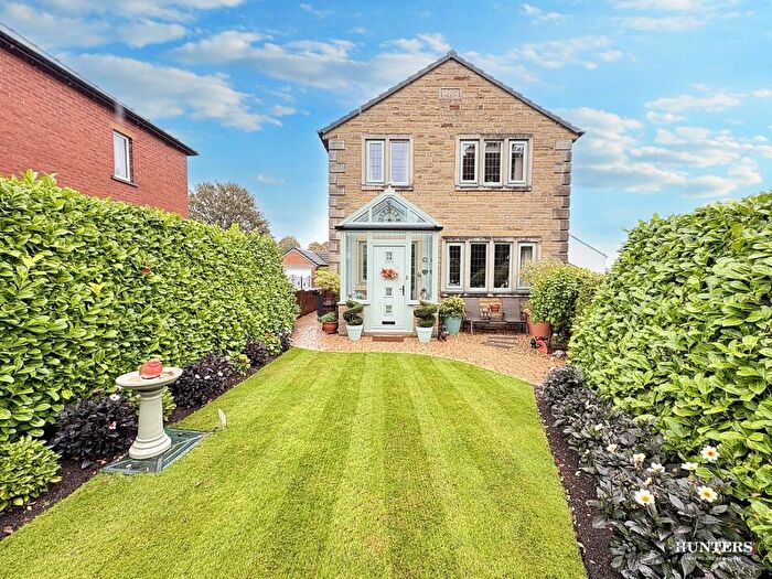 3 Bedroom Detached House For Sale In Edge Lane, Thornhill Dewsbury, WF12