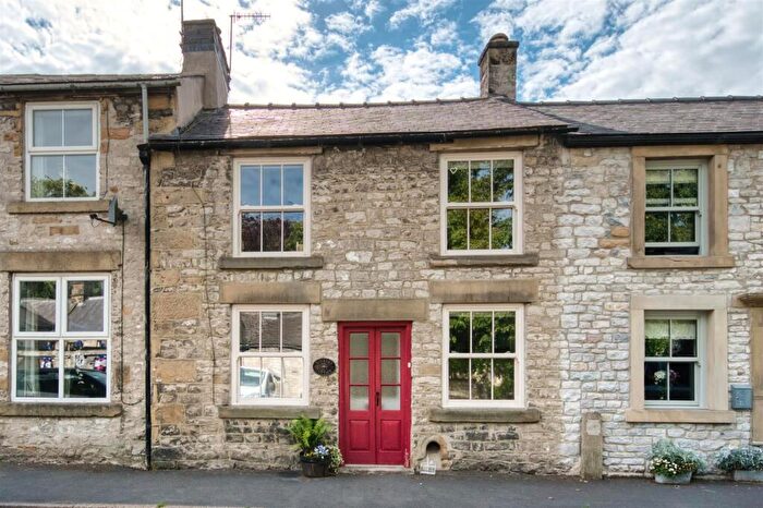 2 Bedroom Terraced House For Sale In High Street, Tideswell, Buxton, SK17