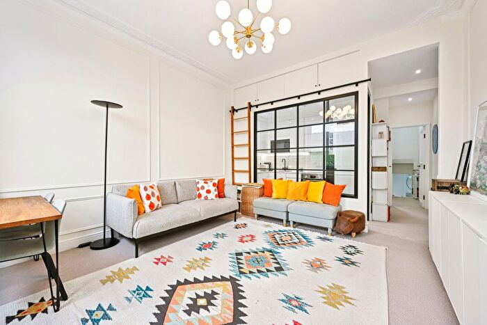 2 Bedroom Flat For Sale In Redcliffe Square, London, SW10