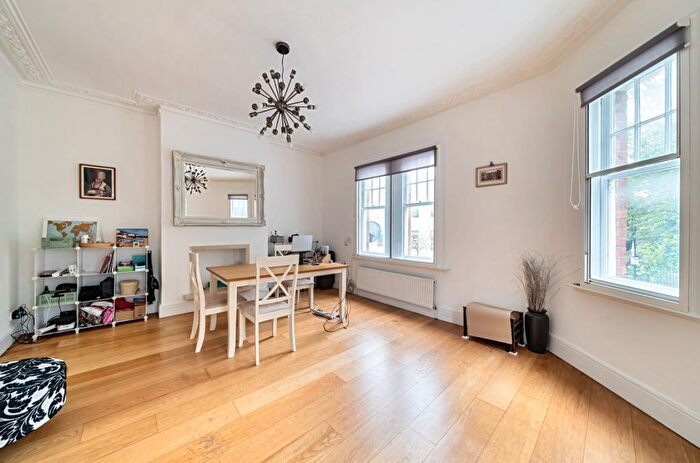 1 Bedroom Flat To Rent In Highgate Hill, Archway, London, N19