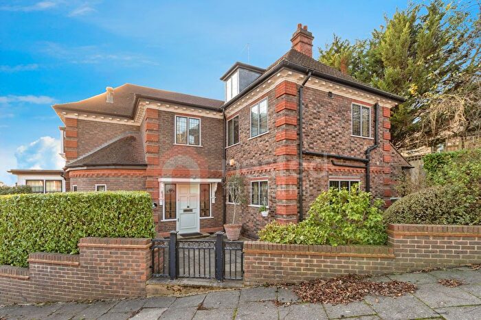 5 Bedroom Detached House For Sale In Linden Road, London, N10