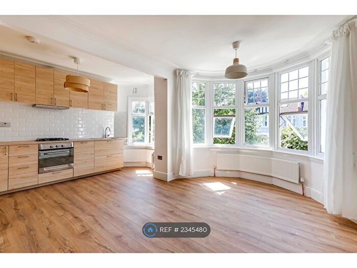 1 Bedroom Flat To Rent In Lodge Drive, Palmers Green, N13