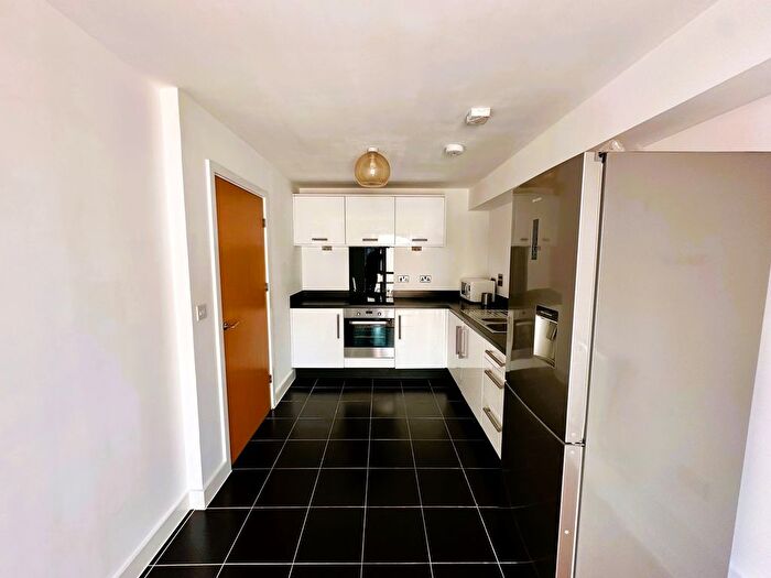 2 Bedroom Flat To Rent In Limerick Close, Clapham South, London, SW12