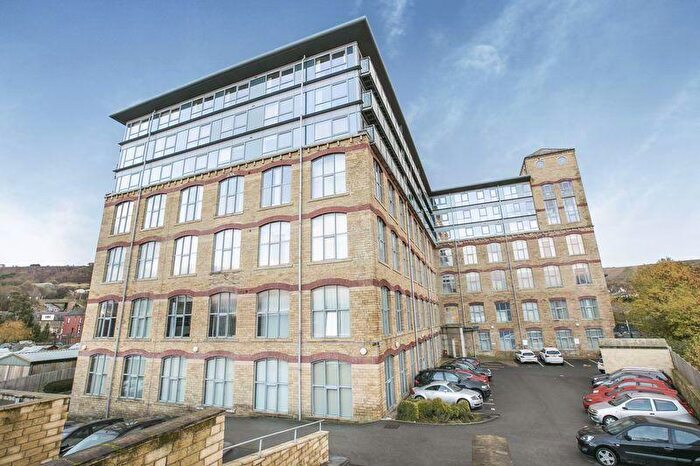 3 Bedroom Flat To Rent In Silk Mill, Elland, HX5