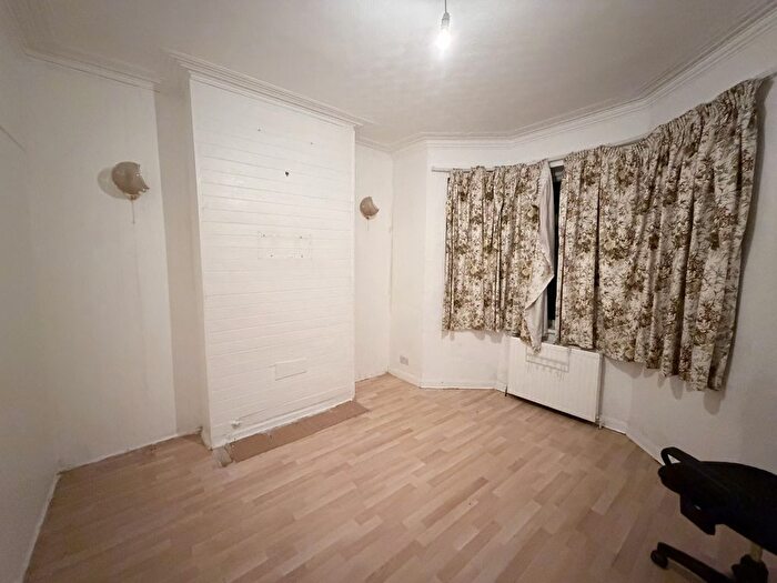2 Bedroom Terraced House To Rent In Beresford Road, Southall, UB1