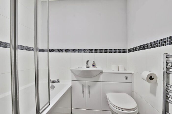 1 Bedroom Flat For Sale In Cleveland Road, Bournemouth, Dorset, BH1