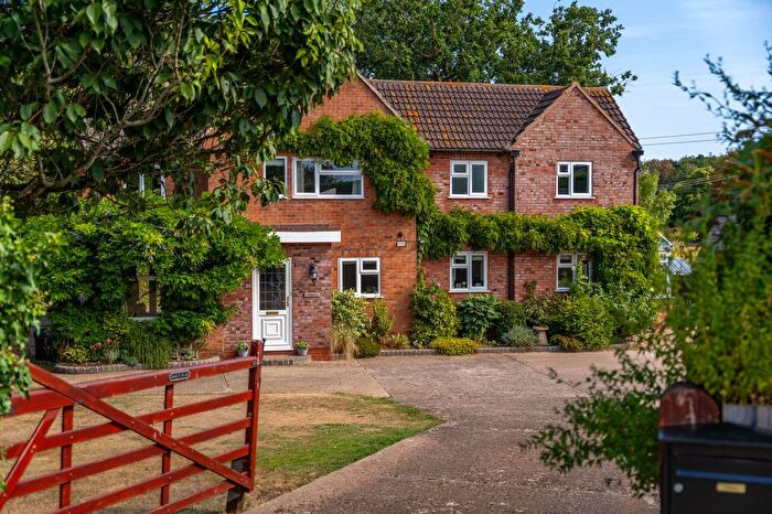 5 Bedroom Detached House For Sale In Main Road, Cropthorne, WR10