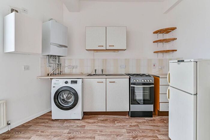 1 Bedroom Flat To Rent In Mountgrove Road, Highbury, London, N5