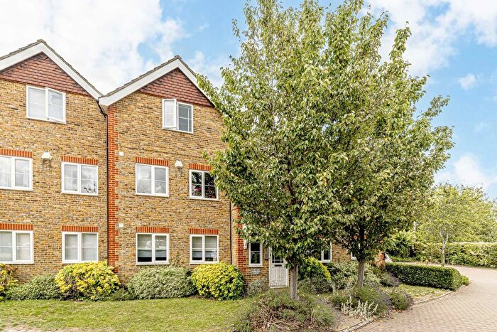 2 Bedroom Flat For Sale In Kempton Court, Lower Sunbury, TW16