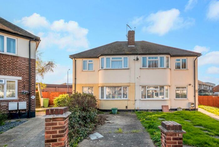 2 Bedroom Maisonette To Rent In Russell Close, Bexleyheath, DA7