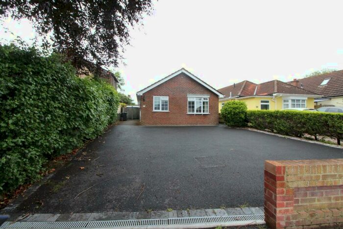 3 Bedroom Bungalow To Rent In Footners Lane, Burton, Christchurch, BH23