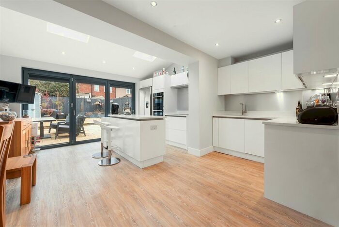 2 Bedroom Property To Rent In Dore Gardens, Morden, SM4
