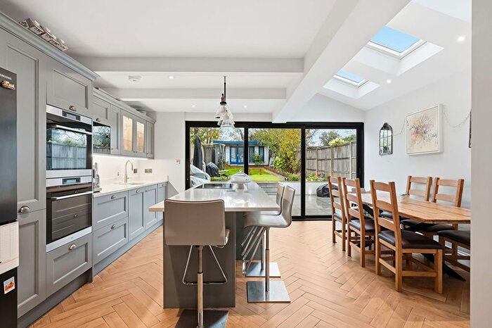 5 Bedroom Semi-detached House To Rent In The Crescent, Belmont, SM2