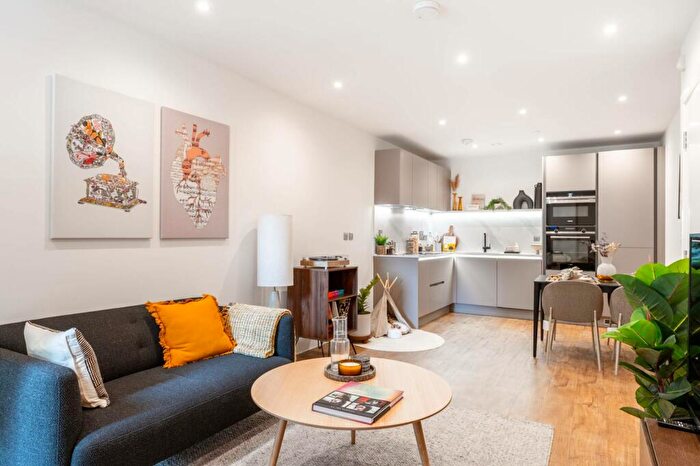 3 Bedroom Flat To Rent In Uncle Colindale, Colindale, London, NW9