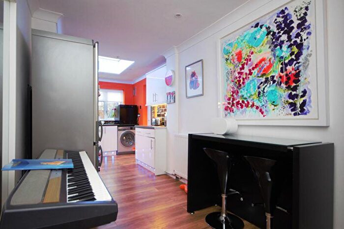 3 Bedroom Terraced House For Sale In Tudor Close, SO40