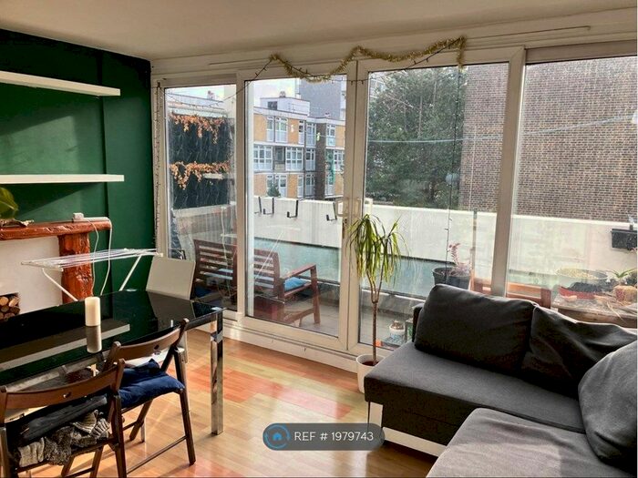 2 Bedroom Maisonette To Rent In Elmore House, London, SW9