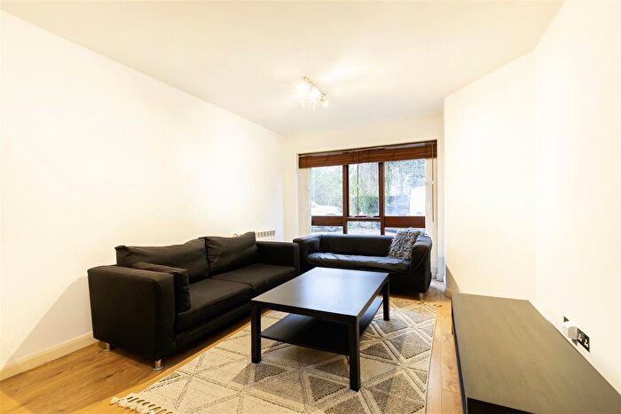 2 Bedroom Flat To Rent In Torriano Mews, London, NW5