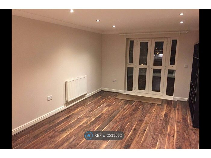 2 Bedroom Flat To Rent In Perivale, London, UB6