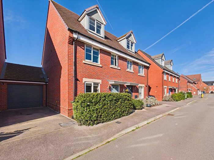 3 Bedroom Town House For Sale In Red Kite Road, Chinnor, Oxfordshire, OX39