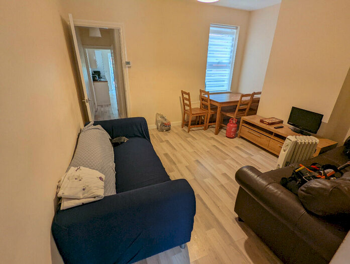 4 Bedroom Terraced House To Rent In Swainstone Road, Reading, Berkshire, RG2