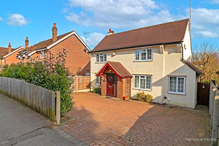 4 Bedroom Property For Sale In Cobden Hill, Radlett, WD7