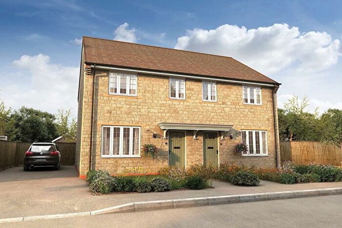 3 Bedroom Semi Detached House For Sale In Maple Drive, Somerton, TA11