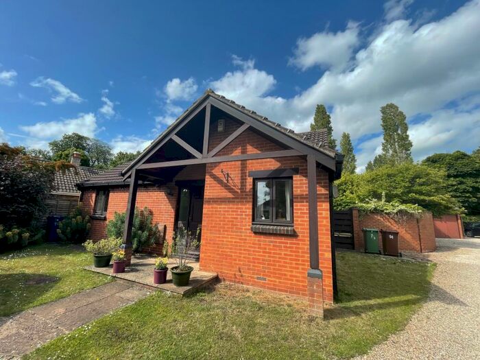 3 Bedroom Detached Bungalow To Rent In Cherwell Drive, Marston, OX3