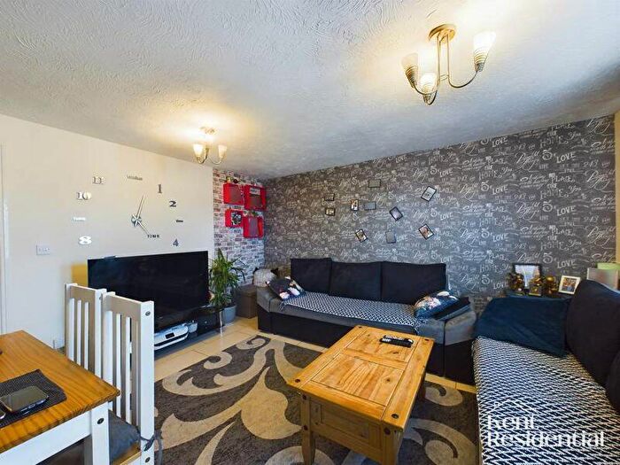 2 Bedroom Apartment To Rent In Mary Court, Chatham, ME5