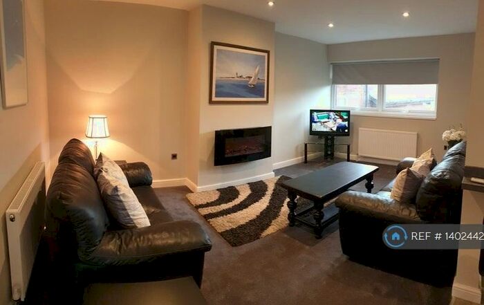 3 Bedroom Flat To Rent In Manston Lane, Leeds, LS15