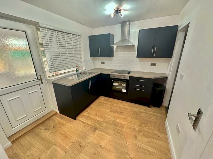 2 Bedroom Semi-Detached House To Rent In Leeds Road, Huddersfield, HD2