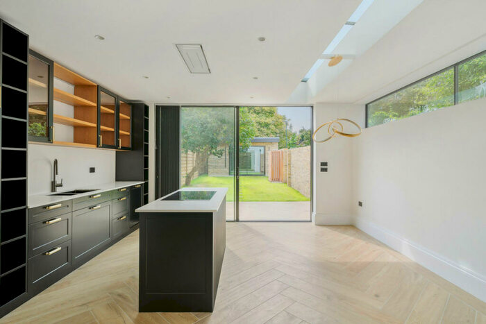 4 Bedroom End Of Terrace House To Rent In Kingsway, London, SW14