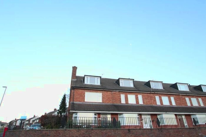 2 Bedroom Flat To Rent In Moseley Wood Drive, Cookridge, Leeds, LS16