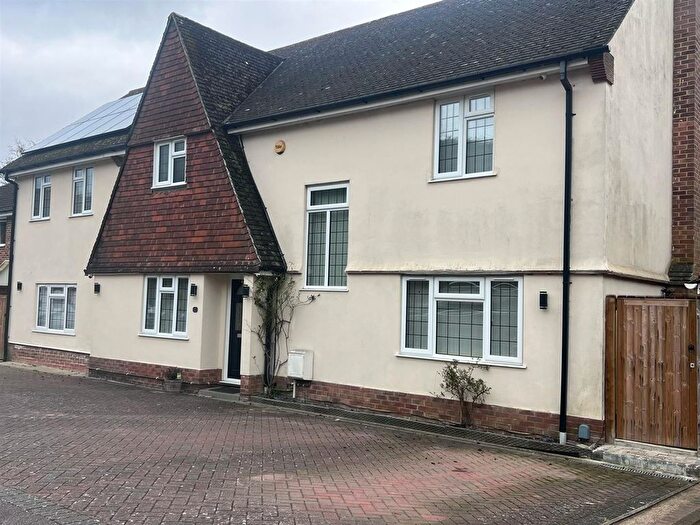 6 Bedroom Detached House To Rent In Briarswood Close, Crawley, RH10