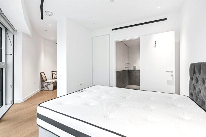 Studio To Rent In Electric Boulevard, London, SW11