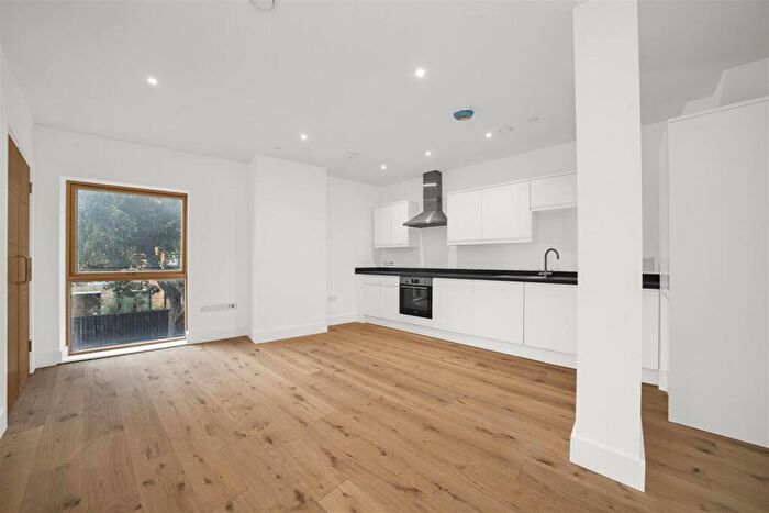 1 Bedroom Apartment To Rent In Kingsland Road, Shoreditch, E2