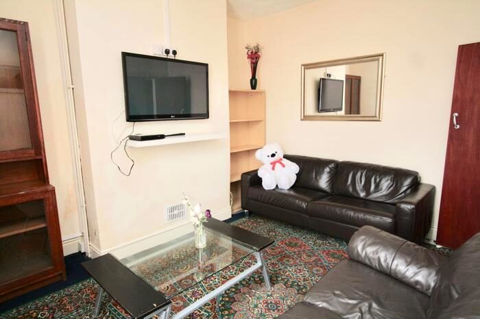 4 Bedroom Property To Rent In Bed Student Only House-Victoria Park-Available, M13